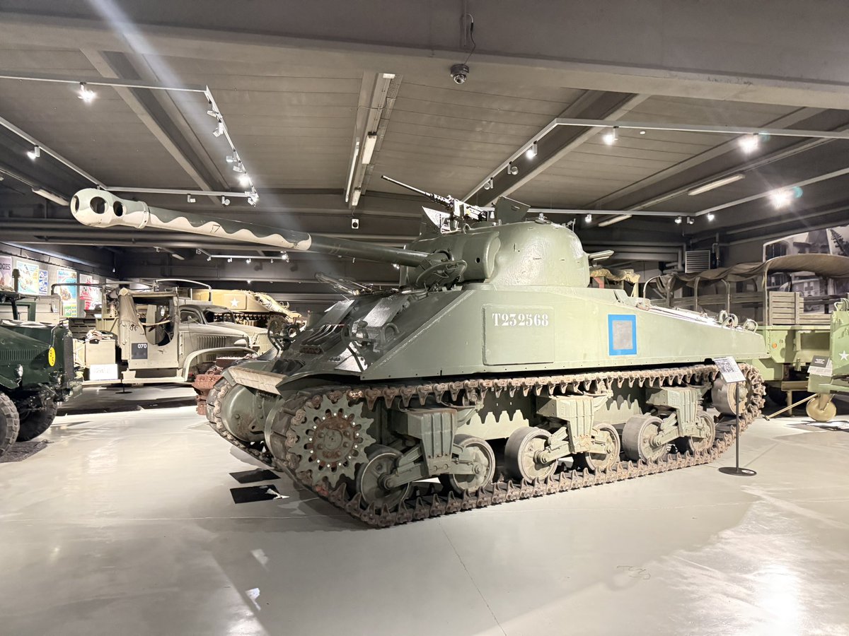 BattlefieldDisc's tweet photo. Guiding a group on the @WWIImuseum ‘Into the Bitter Woods Tour’, today we were covering the battle around  #Bastogne in Dec 1944 - Jan 1945. On of the places we visited was the excellent vehicle collection at the #bastognebarracks 
A visit our guests enjoyed enormously. And why not 😊
