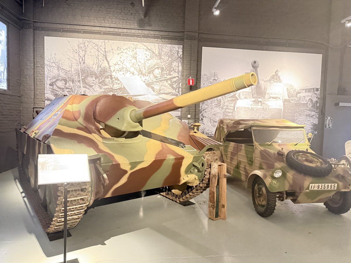 BattlefieldDisc's tweet photo. Guiding a group on the @WWIImuseum ‘Into the Bitter Woods Tour’, today we were covering the battle around  #Bastogne in Dec 1944 - Jan 1945. On of the places we visited was the excellent vehicle collection at the #bastognebarracks 
A visit our guests enjoyed enormously. And why not 😊