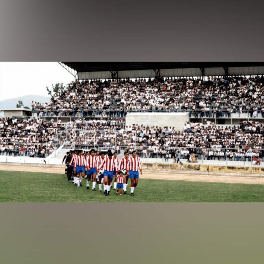 EDMphotos1971's tweet photo. Hace 55 años debutó Estudiantes de Mérida 🔴⚪  en el Fútbol Profesional Venezolano 🇻🇪

𝘾𝙤𝙥𝙖 𝙑𝙚𝙣𝙚𝙯𝙪𝙚𝙡𝙖
Estudiantes 2-1 Dvo. Portugués
⚽ José Chiazzaro
⚽ César Marques

🏟️ Asistencia: 10.000 personas.

#FutVe #LigaFutVe @EstudiantesMEFC https://t.co/pYOZTS3VLF