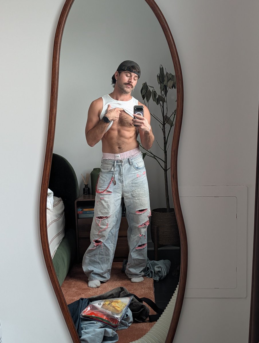 itsallgreyv's tweet photo. Can a plant gay tell me how to heal my cinnamon tree https://t.co/njRidtfjPV