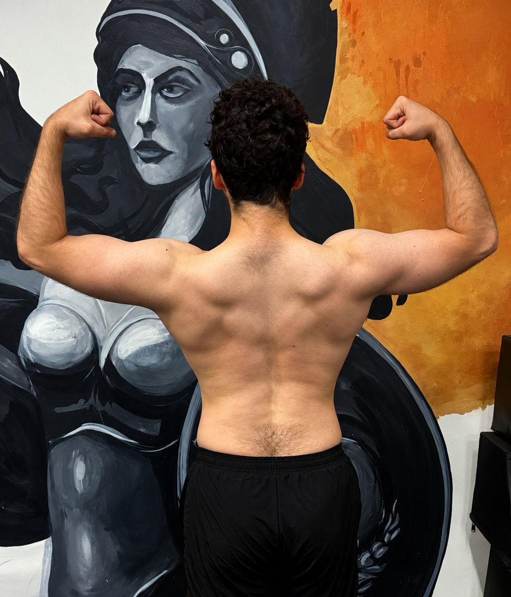 Stephen88180669's tweet photo. Back update #fitness #gym #progresspic https://t.co/tpbLJUrwYn