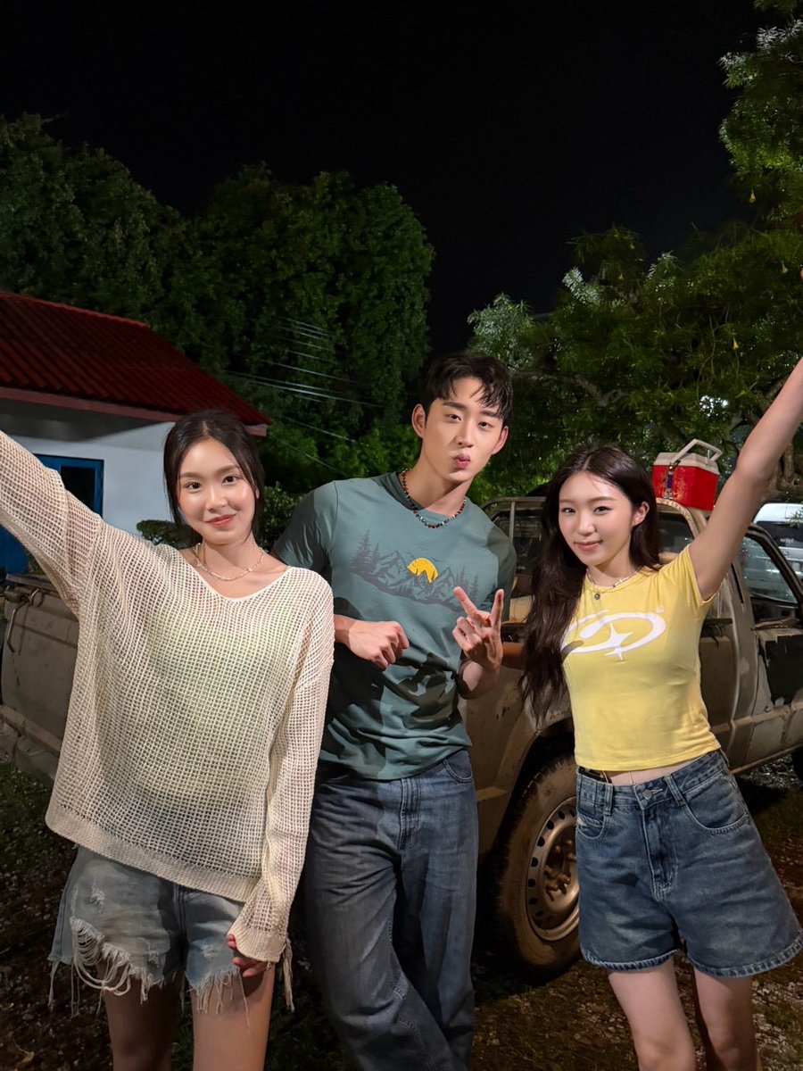 SurfnLoveSeries's tweet photo. วันนี้อ้ายมา 3 คนเหมือนเดิมมมมมม ~ 🤟🏻

#SurfNLove #GMMTV
@EstRvp @parnpeet @Acare_ct https://t.co/PbmUqEk9rF