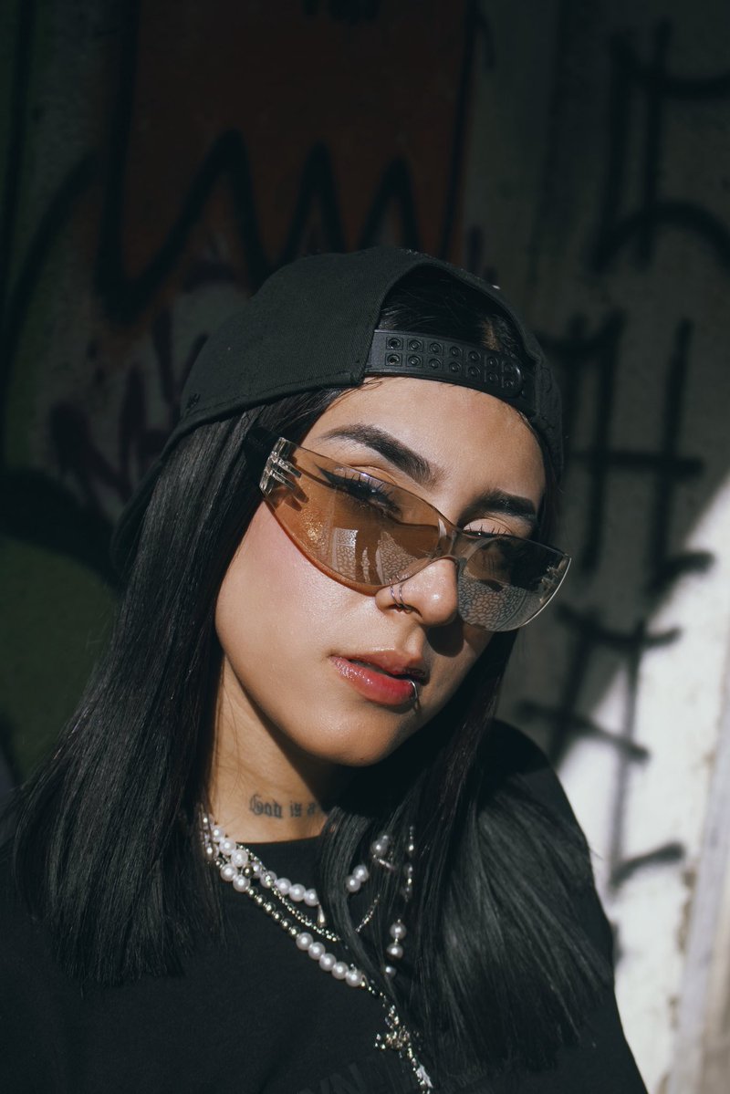 somos_fuegox's tweet photo. "Reflejos."
.
"Perlas, grafiti y cero explicaciones."

@somos_fuegox 
.
#PortraitPhotography #StreetPortrait #FotografíaUrbana https://t.co/EHqt8wESVU