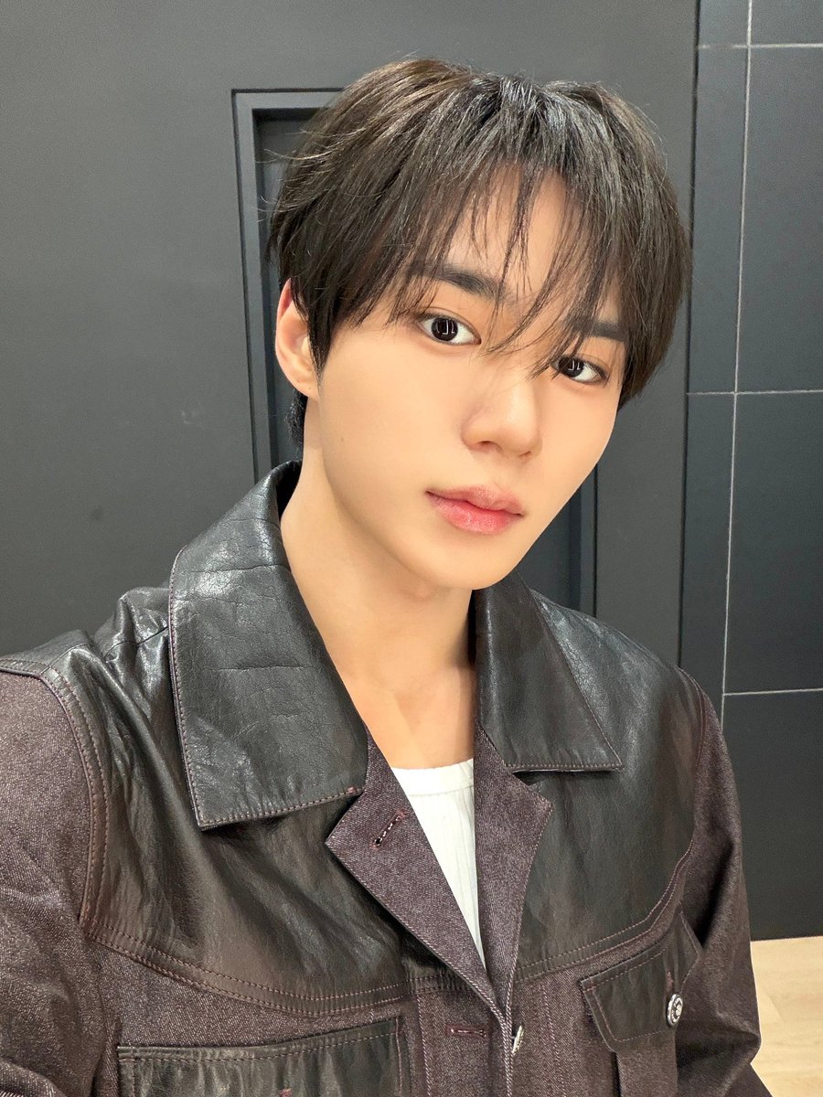 JS____iii's tweet photo. 261013 #햇살콩챗 #준서 

☀️: 내 사진 보고 자 🫶🏻🫶🏻 https://t.co/tvtpokgCk9