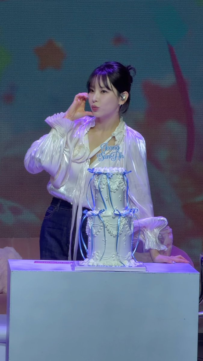 summerloveduck's tweet photo. 이번에 데뷔한 아이돌인가?? https://t.co/KGdzoIMAvB
