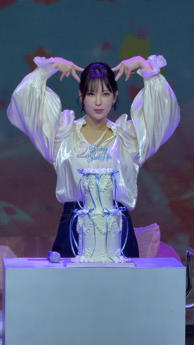 summerloveduck's tweet photo. 이번에 데뷔한 아이돌인가?? https://t.co/KGdzoIMAvB