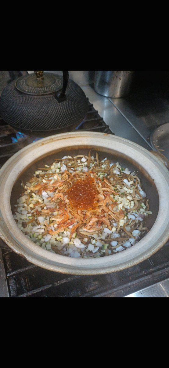 p0936902358's tweet photo. #美食 櫻花蝦佐鮭魚卵釜飯 https://t.co/i5CP46MROX