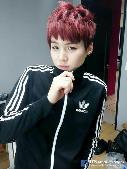 cyphertrench's tweet photo. Manifestando yoongi con skin de flaite chileno rico https://t.co/KYASmyXpXU
