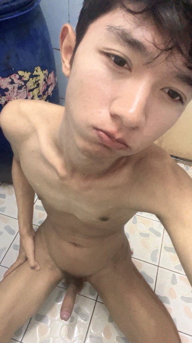 ncaha241010's tweet photo. อาบน้ำด้วยกันไหมครับ #เงี่ยนควยน้ำแตก 
#โชว์ควย #ห้องน้ำ https://t.co/19Y8ZEIxUv