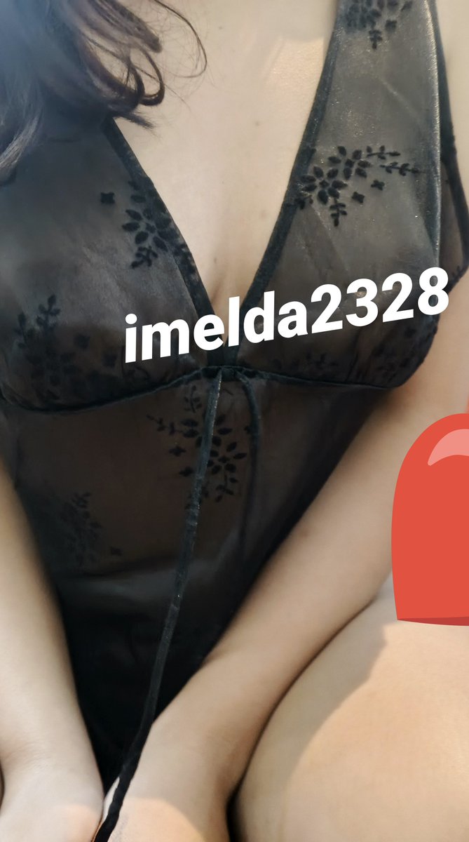 Imelda2328's tweet photo. 🧑‍✈️ sayang, aku pergi awas jangan nakal ya!
👰 Iya iya gk akan nakal ko sayang 
🧑‍✈️ Kalo kamu gatel vc aja langsung ya.
👰 Pastilah aku langsung vc kamu sayang.
🧑‍✈️ Aku pergi dulu 1 bulan aws jangan nakal.
👰 Iy 

Ga kebayang kalo suami tau Tiap MLM pake baju dinas 🤭 https://t.co/d1Lthae5ak