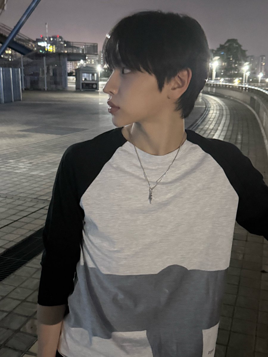 dearmyidid's tweet photo. #추유찬
260706 멤버 트위터 게시물

CHIN DOWN
DOUBLE SIDED RAGLAN TEE BLACK

119,000원

✷ https://t.co/NyrgvVdqed

#IDID #아이딧 #CHUYOOCHAN #추유찬 https://t.co/hxDyrgCzhV