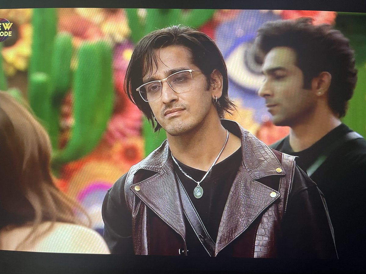 Chirag_2410's tweet photo. Arishfa really have some guts saying “Qazi Ji main apki sabse jyada care karti hoon” 

after saying that he was fake crying last week! 😭🙏

Qazi didn’t gave a Flying F to her and just smirked🤣🔥

Imagine Arishfa vs Kanika happening for Qazi 💀😭

#QaziTouqeer #BiggBoss20 #BB20 https://t.co/WVoOrurbr7