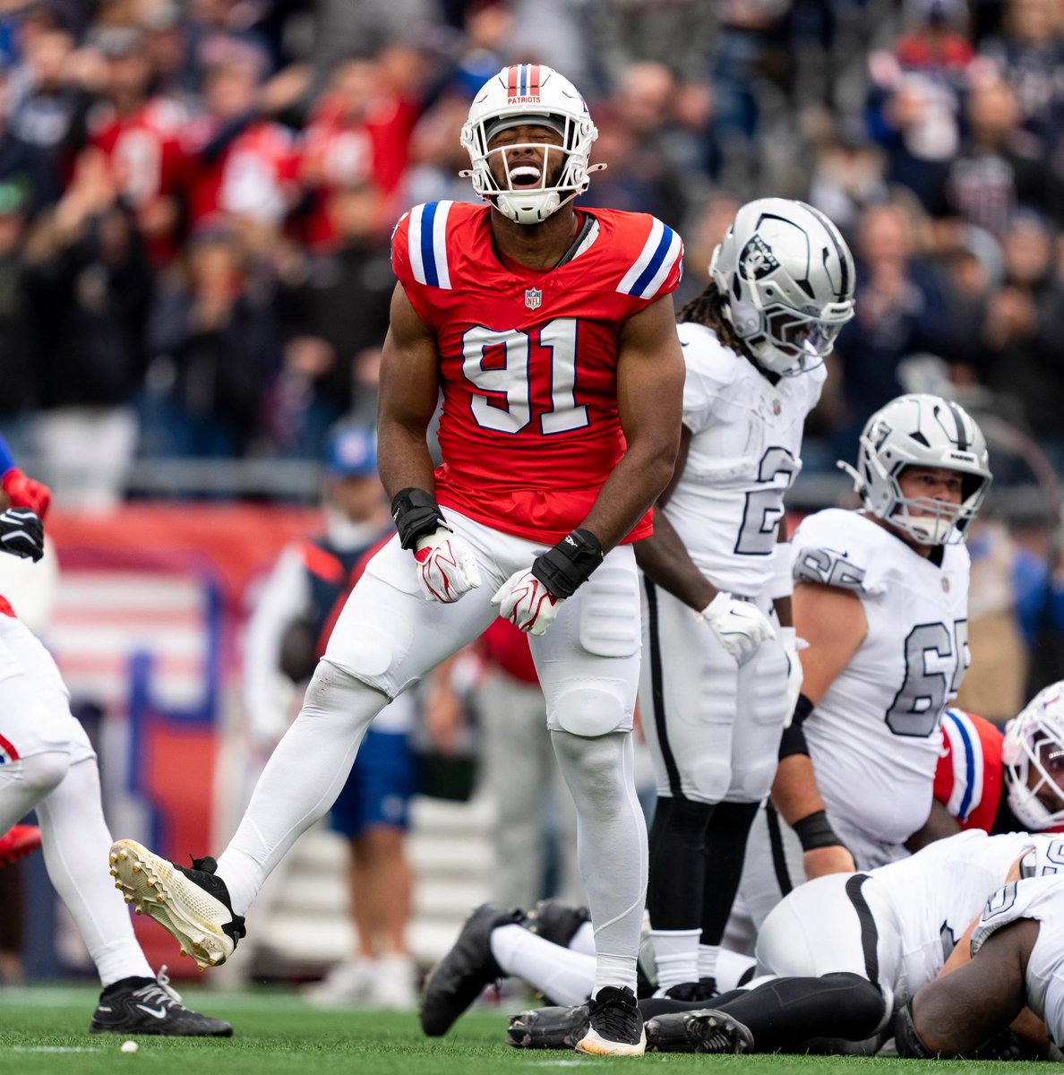 LosTalksPats's tweet photo. #Patriots OLB Elijah Ponder against the Raiders (via PFF):

🔹24 Pass Rush Snaps
🔹2 Sacks (Team-High)
🔹2 Hurries
🔹1 QB Hit
🔹5 Total Pressures
🔹20.8% Pressure Rate
🔹26.1% Pass Rush Win Rate (Team-High)
🔹92.0 Pass Rush Grade (Team-High)
🔹5 Defensive Stops (Team-High)
🔹1 Forced Fumble
🔹2 Tackles For Loss
🔹6 Total Tackles

Hidden gem.