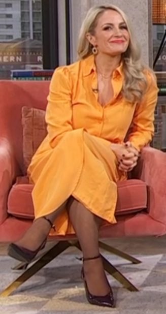 devioustrain's tweet photo. Holly Hamilton #blacktights https://t.co/DLCACI2MRm