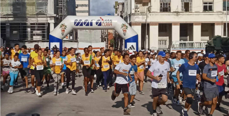 LucreCruz's tweet photo. #Cuba El 15 de noviembre próximo tendrá lugar la 40 edición de #Marabana
https://t.co/z13gogIfsY https://t.co/gDRYsfyAif