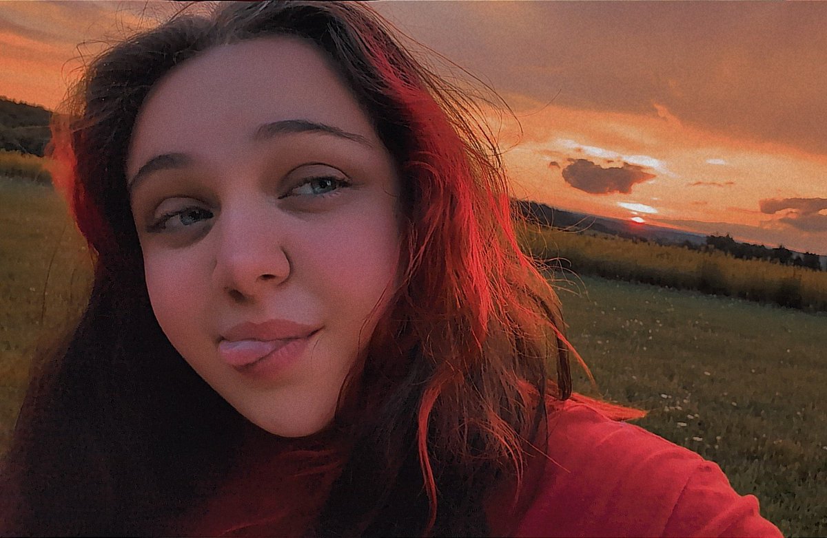 OctaBlurr_'s tweet photo. MEET YOUR OOMF!!!! ♫•*¨*•.¸¸♪✧
• name: Ozz / Blurry 
• sign: Virgo !!
• hobbies: Singing, Drawing, Music, Daydreaming 
• birth flower: Gladiolus
• fav drink: Chocolate Milkshake
• fav animal: Possums and Wolves
• comfort movie: Labyrinth https://t.co/JVvwHxP6J9
