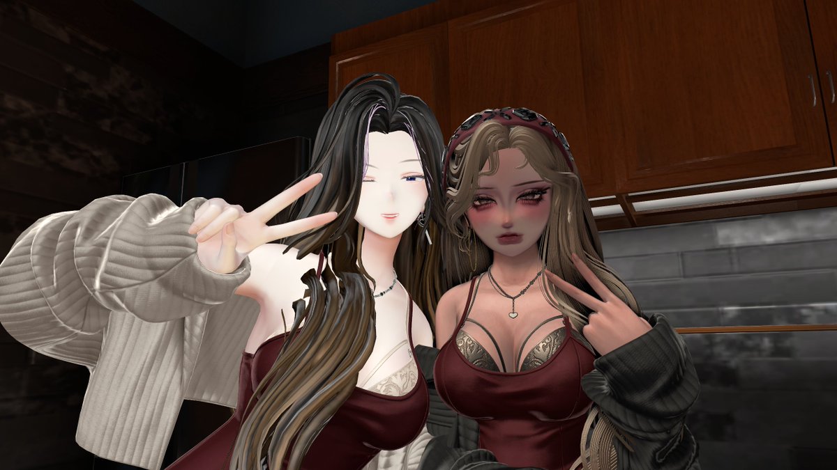 plu_ta89272's tweet photo. パブリックで偶然出会った方と衣装が一緒でテンション上がっちゃったよね．
たーにゃとのつーしょはもうちょっと下がればよかったと反省...

#FOXYPLAY https://t.co/3IcnLmCyWJ