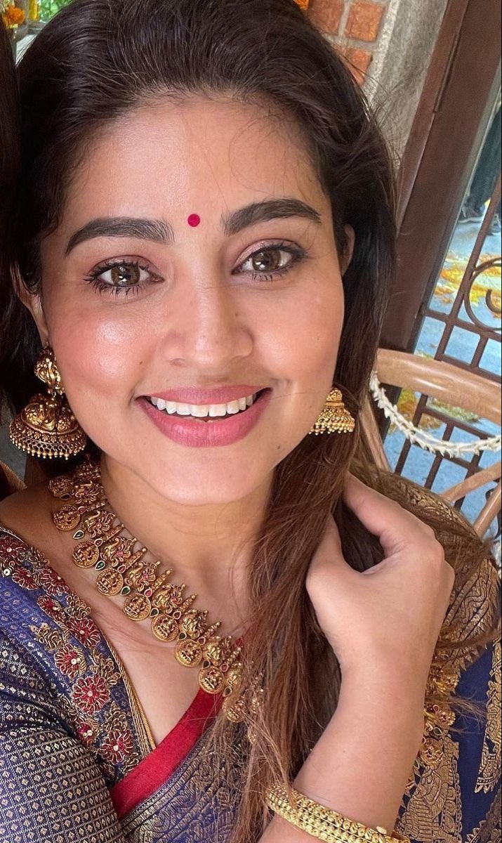 Maddy192028's tweet photo. HBD queen of beauty Sneha mam❤️😍 https://t.co/7Ujnd5Kh3i