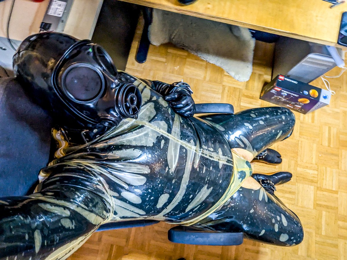 RTFM_Str's tweet photo. This unit requires assistance with these rubber mitts... https://t.co/1eqGBYba4o