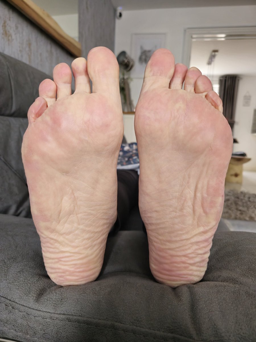 size19goddess's tweet photo. @pprmnt_giantess Thanks for the thread lovely! About time I took part! Here’s my wide long size 19s 💪💪 https://t.co/lx9Gt0Xy8C