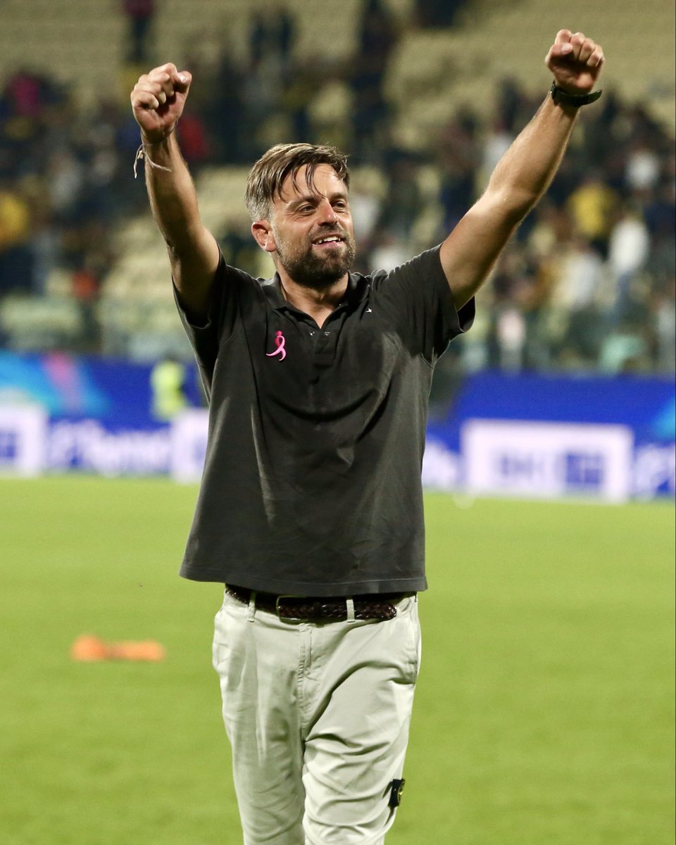 Modena_FC_1912's tweet photo. π‘π΅π«‘ Avanti cosΓ¬ Mister π¨βπ³
#ModVer | #DaiGialli https://t.co/YJ4NrY2KjL