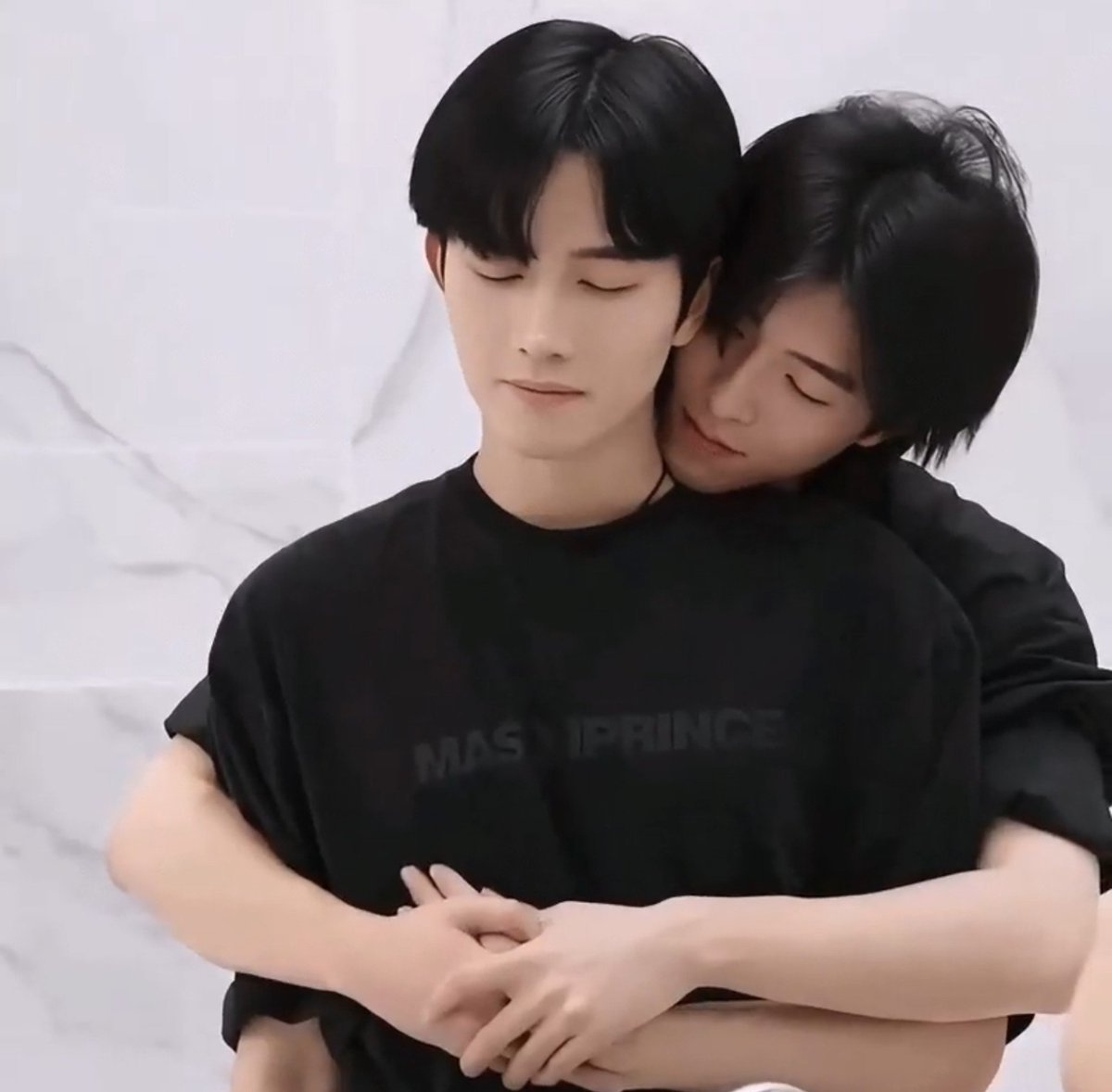Meapi_Meapi's tweet photo. Random xingqiu pictures💜💜💜💜💜
HuaSheng anniversary special🩷🧡💙🧡💜 https://t.co/YMu3HjBnRz