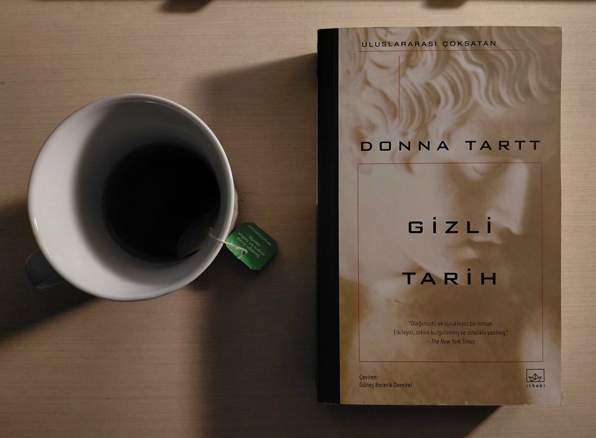 Trklstkahvyv's tweet photo. bitki çayım ve başladığım kitap🫝 https://t.co/DRoZ9WmGpf