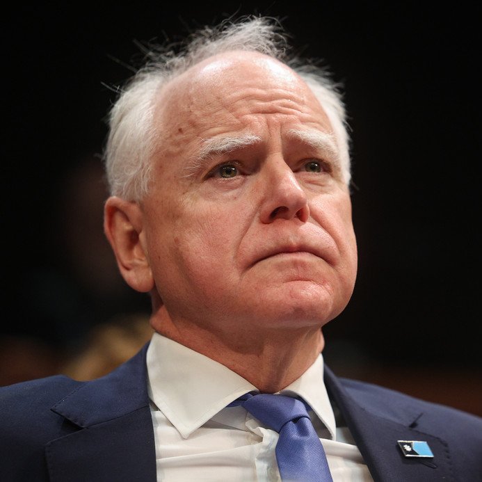 EricLDaugh's tweet photo. 🚨 JUST NOW: Gov. Tim Walz rages at President Trump after his Somali ally Ilhan Omar gets raided by DHS agents

"Americans see this for what it is - President Trump is abusing his power to go after political opponents weeks before an election."

😂😂🫵🏻

Walz had NOTHING TO SAY when his own party persecuted Trump during the 2024 election, when HE was running for VP with Kamala!

STFU, Tampon!