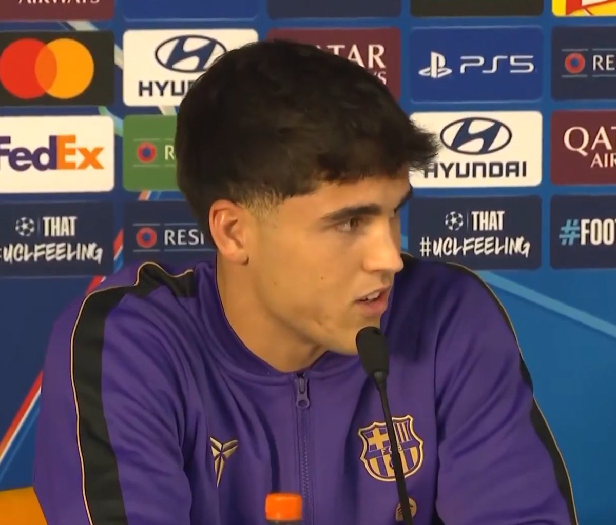 MauricioPriale's tweet photo. 🎙️ Cubarsí en rueda de prensa: "Nos esperamos a un rival con las ideas claras en ataque; están en su campo y deberemos estar atentos desde un principio a los espacios defensivos. Vengo de jugar muchos partidos y me están dosificando un poco, pero estoy preparado y me cuido al máximo para cuando toque competir. No me fijo en lo que dicen desde Madrid y los árbitros. No nos interesa mucho, sino las cosas positivas, y me enfoco en lo que puedo hacer. Sabemos el campo al que venimos, la atmósfera que transmiten y debemos estar atentos a los pequeños detalles. Estoy ganando experiencia, la edad no es excusa y, si estoy dentro del campo, debo hacer lo mismo que todos, intentando ayudar al equipo. Tener la portería a cero es importante: es un reto y te ayuda a ganar el partido. Tenemos que mejorar un poco en ese tema, pero lo haremos y estamos haciendo las cosas bien. Lamine es el mejor jugador del mundo y merece el Balón de Oro".
La frase: "No nos sentimos imparables y cada partido es un mundo, pero nos sentimos con confianza; debemos seguir las cosas como estamos haciendo y no debemos frenar".