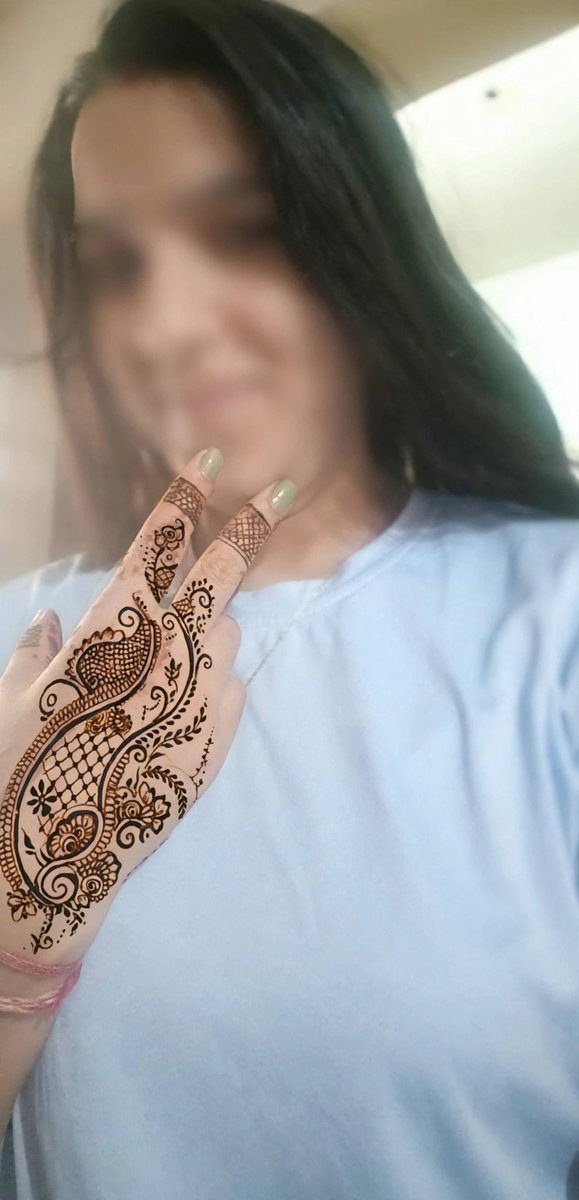 Kanchan_1456's tweet photo. Haathon mein mehndi, aur dil mein tum... ✨
Intezaar tumhara, kab aaoge sanam

#MehndiLove #MehndiDesign #HennaArt https://t.co/EsShLP84Ah
