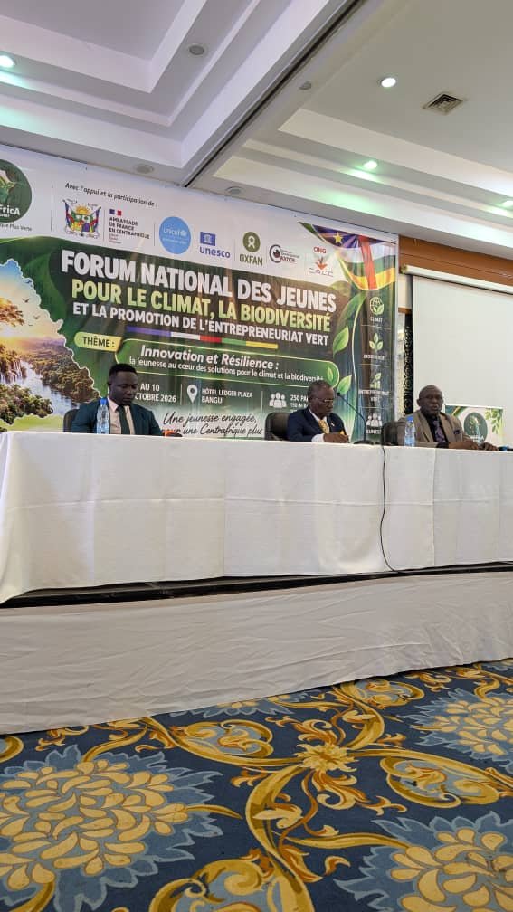 FranceBangui's tweet photo. 🌍🌱 Climat et biodiversité : 250 jeunes centrafricains mobilisés pour l’environnement lors du 1er Forum national des jeunes, avec le soutien de la France. 🇫🇷🤝🇨🇫

#FranceRCA #Jeunesse #Climat #Biodiversité https://t.co/QJsaVpiFG2