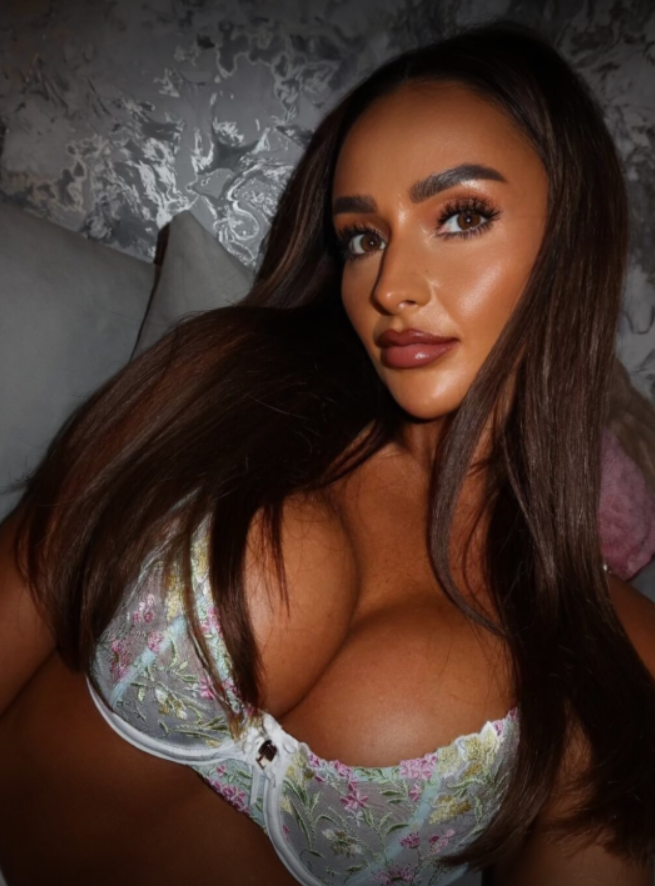 emmabanks358's tweet photo. From gorgeous blondes to curvy queens and confident brunettes, discover British creators worth checking out! 💋 https://t.co/8IOTf11e5I ❤️‍🔥 https://t.co/vVfWYnlXAV