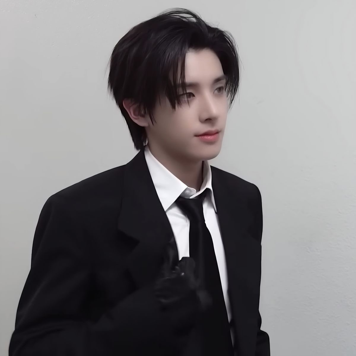 ejsn03's tweet photo. 진정한 어른 남자는 셔츠, 정장이다
ㅈㅇㅋ 이분 정장입을 때마다 늑대되심 https://t.co/eHnp5mlR4z