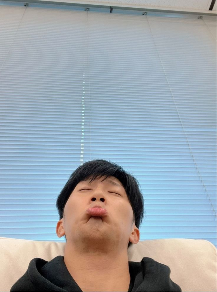 _purple_spin_s2's tweet photo. あーまたメロジョイ買えへんかったぁ。やっぱ人気やねんなぁ。
(スマホ目線) https://t.co/iXmz9WGW6Y