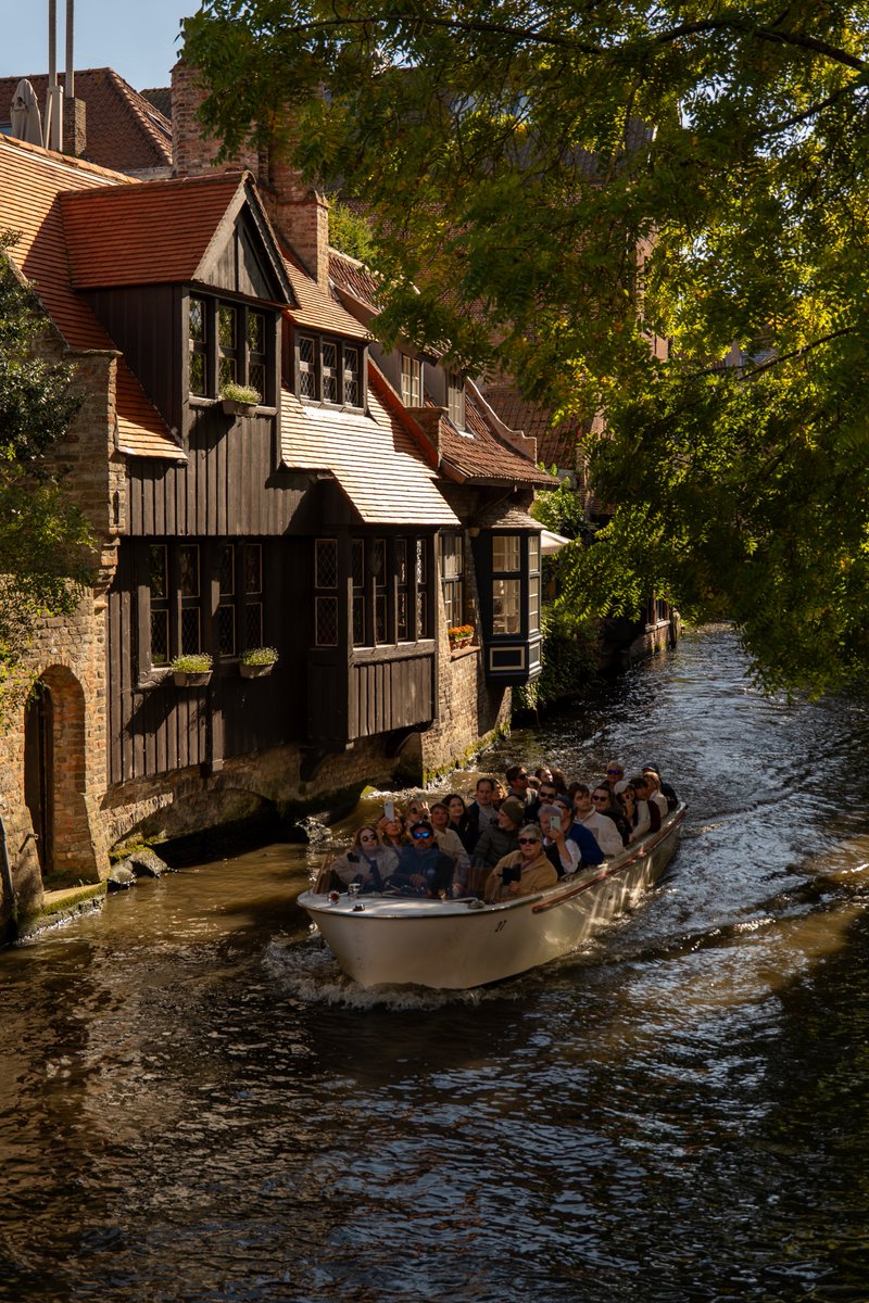 itsrapha83's tweet photo. Bruges is always beautiful, but especially so on sunny autumn days https://t.co/9egJe1DAXJ