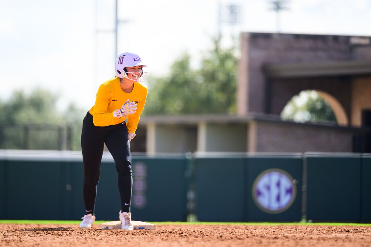 LSUsoftball's tweet photo. IT'S FALL BALL Y'ALL 😎

We'll see YOU on Thursday at 5 p.m. at Tiger Park! https://t.co/1QSIJ79Uhz