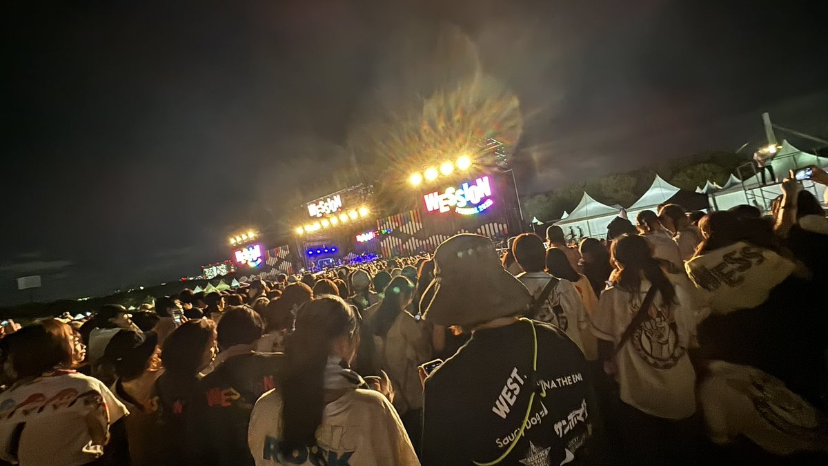 LOVE50736504's tweet photo. WESSIONから1年
懐かしい～
今年も行きたかったなぁー😭😭 https://t.co/vtyrT5ww2c