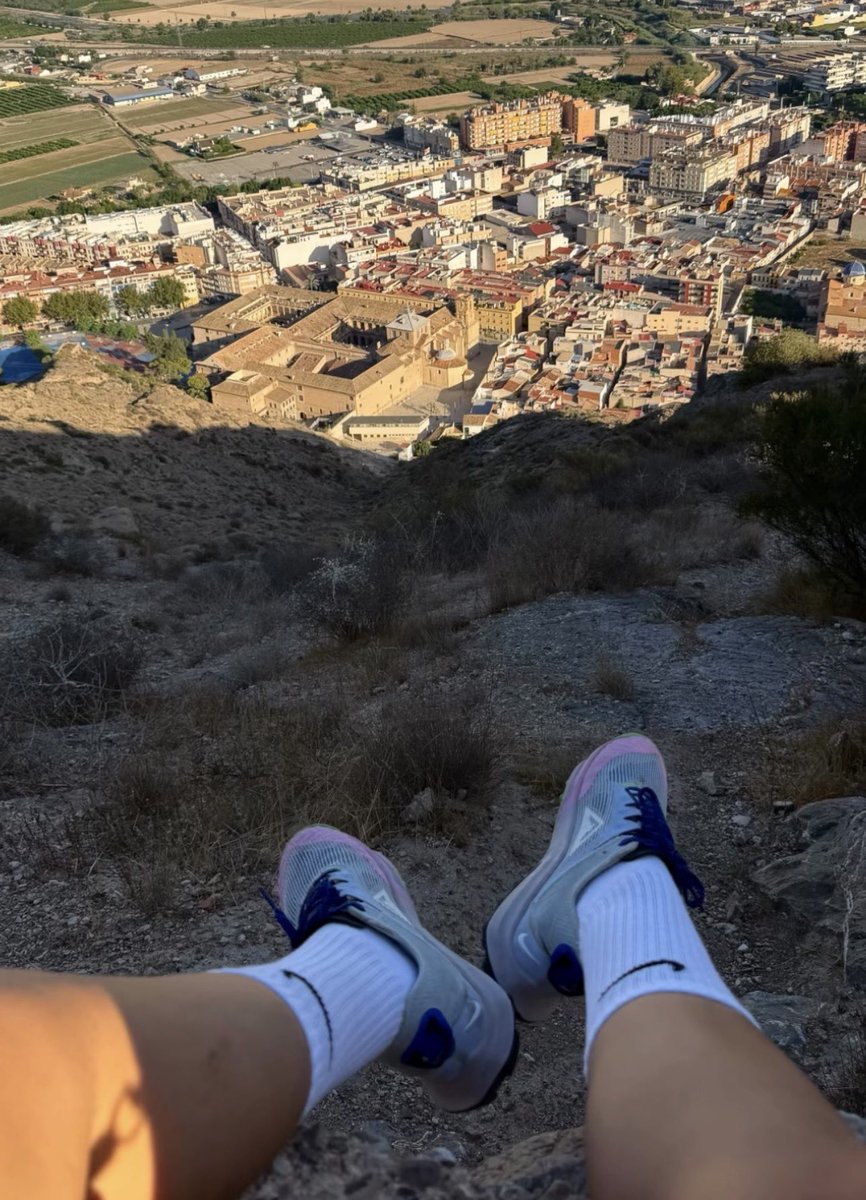 Missdomina66's tweet photo. Vengo de sudar busco sumisos a los que les gusten el sudor y mis pies estoy disponible para vender contenido #findom #ama #paypig #losser https://t.co/IR528HDYu4