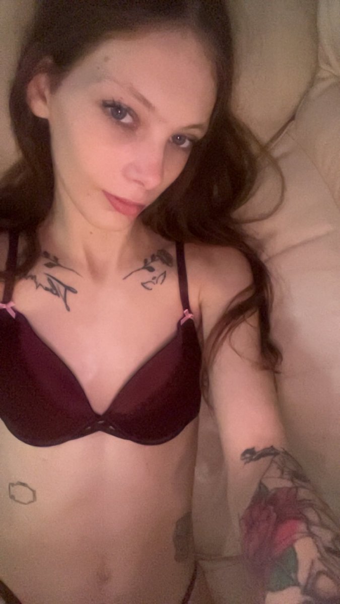 DominatrixLyss tweet picture