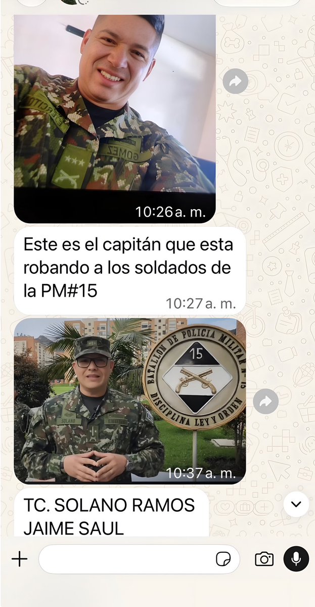 SARGENTOCHALA's tweet photo. Grave denuncia desde el Batallón de Policía Militar N.º 15 “Bacatá” (Brigada N.º 13), con sede en la ciudad de Bogotá.

Lo que estaría ocurriendo al interior del Batallón de Policía Militar N.º 15, al mando del coronel Jaime Saúl Solano Ramos, sería muy grave, señor @COMANDANTE_EJC. Se estarían cometiendo presuntos delitos de concusión y abuso de autoridad.

En la siguiente denuncia, la cual fue enviada por personal uniformado, se menciona al Capitán Bayron Gómez (comandante de la compañía España), quien presuntamente estaría cobrando $400.000 por permisos al personal de soldados y obligándolos a comprar uniformes sobrevalorados por $450.000 para poder salir a descansar. Esto sería una manera de extorsionar desde el interior de las filas.

Urge una pronta investigación por parte de la inspección del @COL_EJERCITO y de las autoridades competentes: @FiscaliaCol, @PGN_COL, @CGR_Colombia.

La dignidad del soldado no se negocia ni se vende. Exigir dinero a quienes lo arriesgan todo por la patria es una traición al honor militar que debe ser castigada con todo el peso de la ley. ¡Cero tolerancia con la corrupción en las filas!
@generaljmora @ABDELAESPRIELLA
