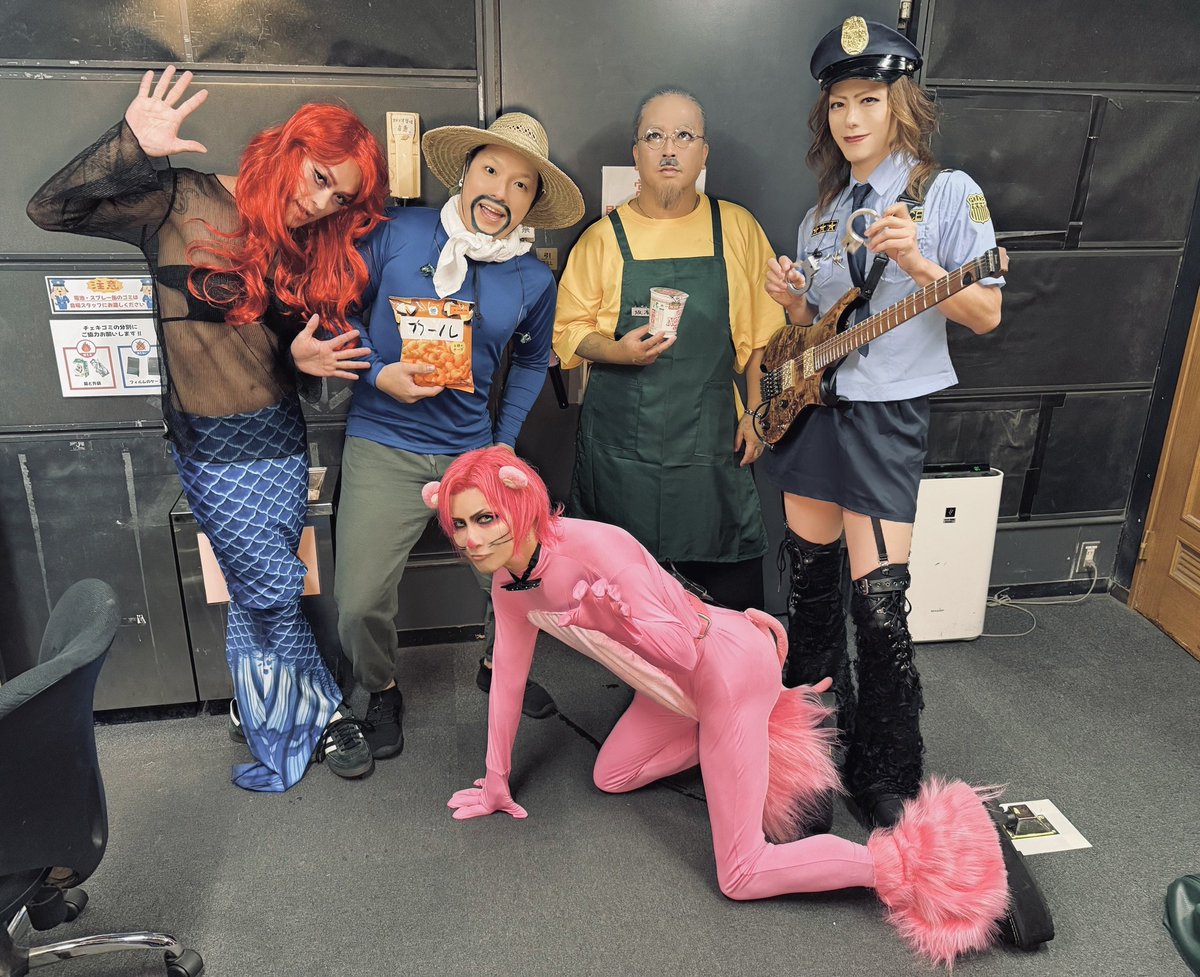 noiz_kyo's tweet photo. ちょっと早目なハロウィンライブ楽しかった〜(⁠ㆁ⁠ω⁠ㆁ⁠)
来年は何になろうかな?

羽の生えた悪魔😈（イェ～イ）か？ https://t.co/IDXXT8NpgJ