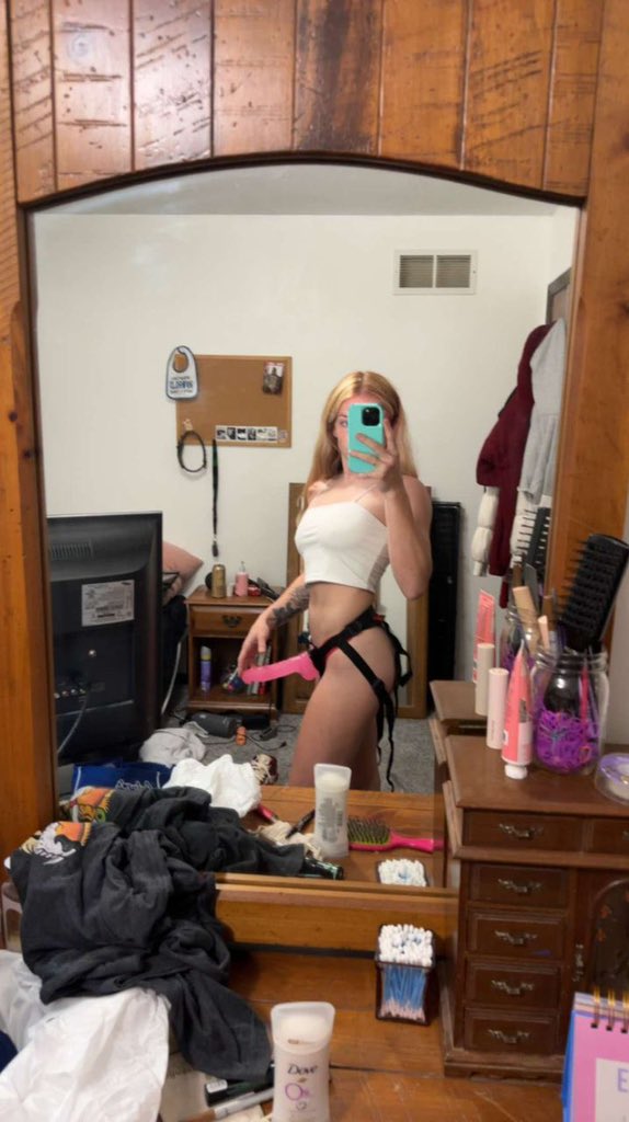 GODDESSlinds3y8's tweet photo. I’m so hot and perfect and beautiful and sexy you should send me money 

findom finsub paypig humanatm https://t.co/cRgoNByVpI