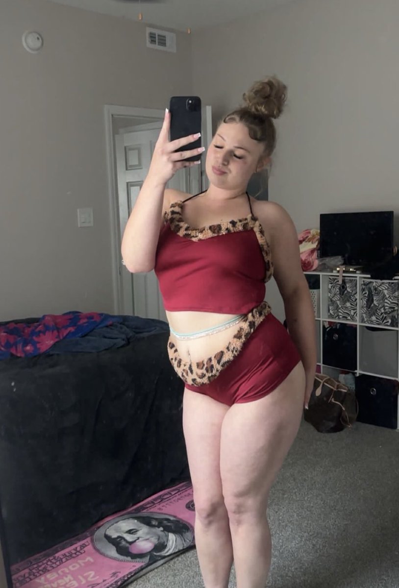 delaneyy_anne's tweet photo. I want to be someone’s cumslut so bad 🫢👅 https://t.co/03aJ0xKLU8