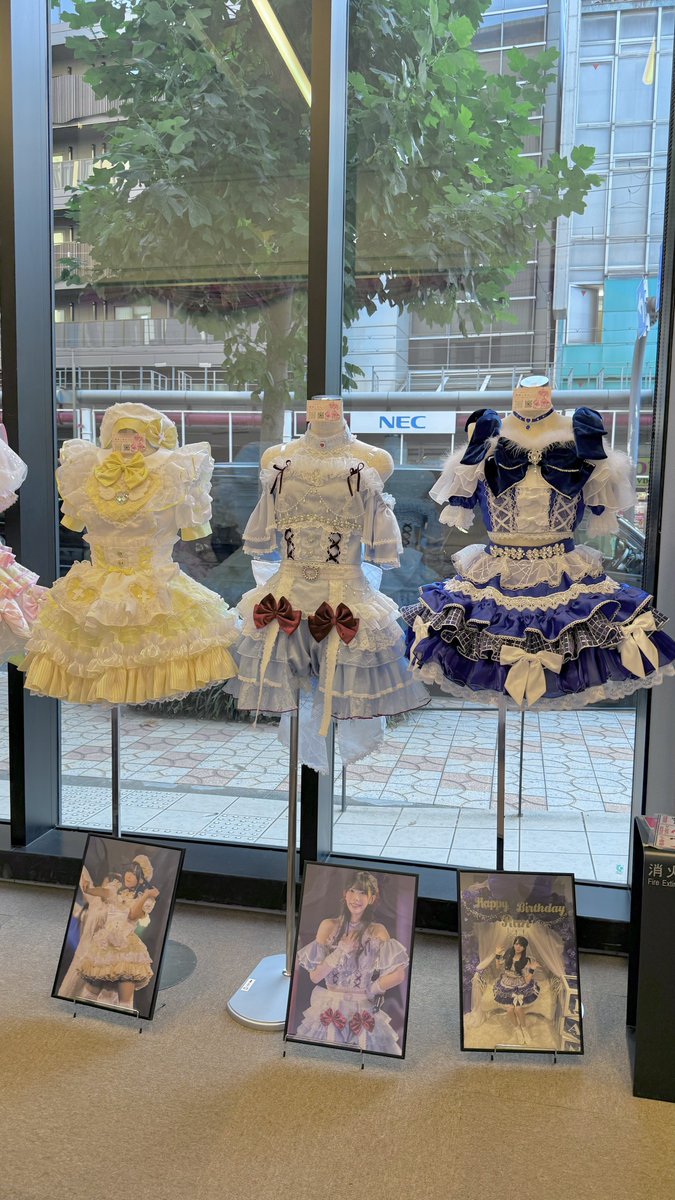 kurusu_costume's tweet photo. 🎀ヒロイン日和。vol.3 in OSAKA
(@heroines_day )
ご来場いただいた皆様ありがとうございました！

大阪でのイベントは去年の撮影会ぶり…！
地元の大阪でのイベントは久々で決まった時からずっと楽しみにしてました！！

去年も来てくださっていた方と再会したり、
いつもSNS見てるよって言っていただけたり、
私の衣装に一目惚れでやっと着れました！と言ってくださる方もいたりしてとっても幸せな3日間でした🥹
昨年よりも知ってる！と言ってもらえる回数が増えてなんだか嬉しかったです笑

ヒロイン日和、お客様も出店者さんもみんな優しくて大好き！ꕀ🎀 ͗ ͗
イベントに出ると毎回たくさん学びが沢山あってもっともっと可愛いもの作るぞーと気合いが入ります❤️‍🔥

次のイベントはヒロイン日和プチ東京の11月12-13ですが、また大阪でのイベントにも出られるといいなと思ってます🎀