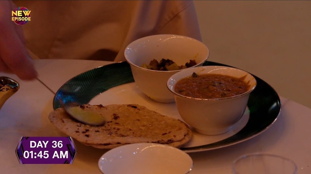 Dil_Se_Pyari's tweet photo. Loved how Gullu looked out for Kannu, his Chaudhran!🥹❤️Spreading ghee on her roti and getting her dinner ready—those little acts of care speak volumes. HE MADE SURE HIS CHAUDHRAN WAS WELL TAKEN CARE OF!🫶🏻✨
@KanikaMannItIs @kushalTanwar01
#Gullika #Gullu #KanikaMann #BiggBoss20 https://t.co/MVWZdW89F1