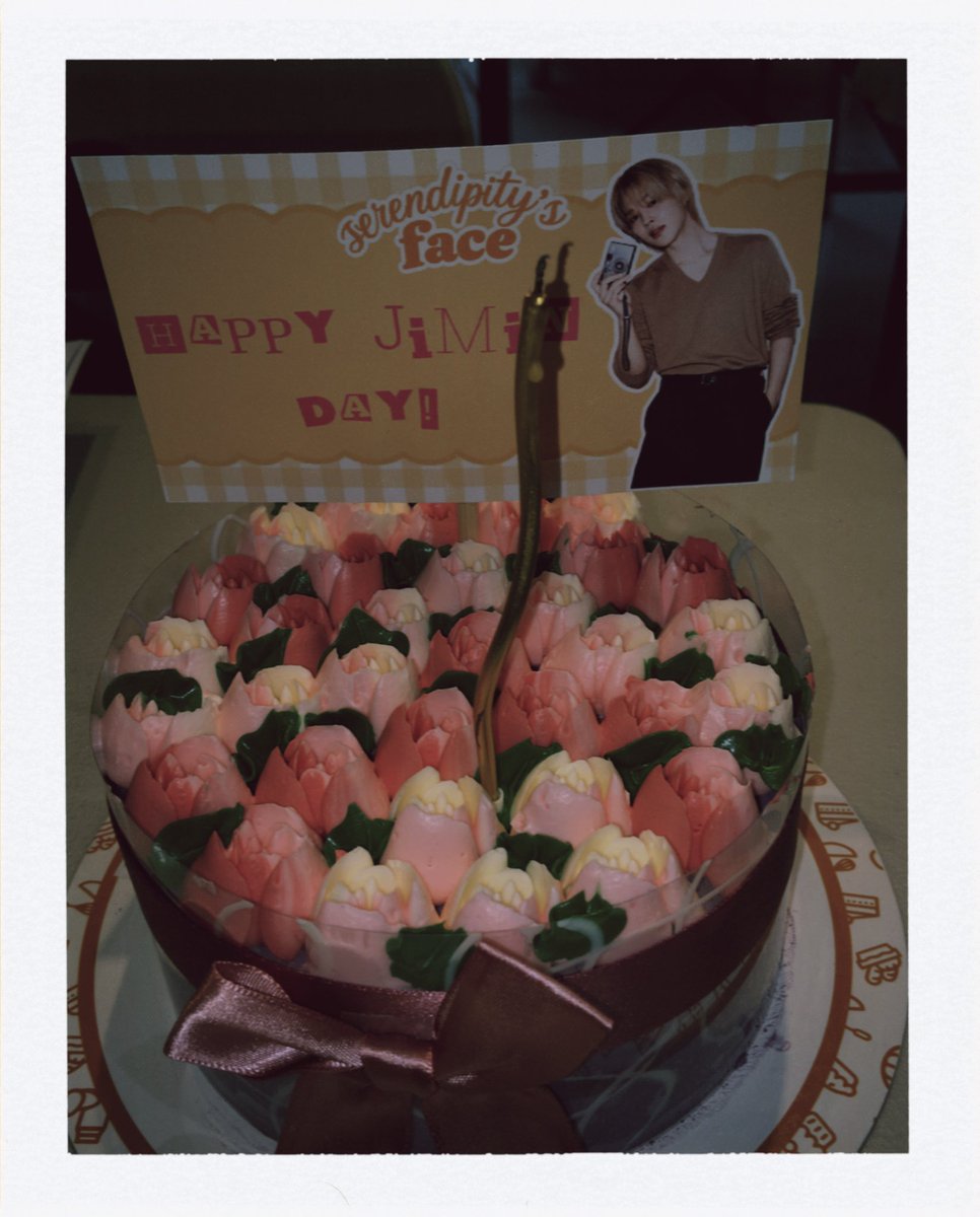 ri_pjmx's tweet photo. HAPPY BIRTHDAY JIMIN! 

#LikeAStarJiminCSE @boracrewph 10.10.26 
@kpop_alaeh 10.11.26 https://t.co/ZXIurNC0kq