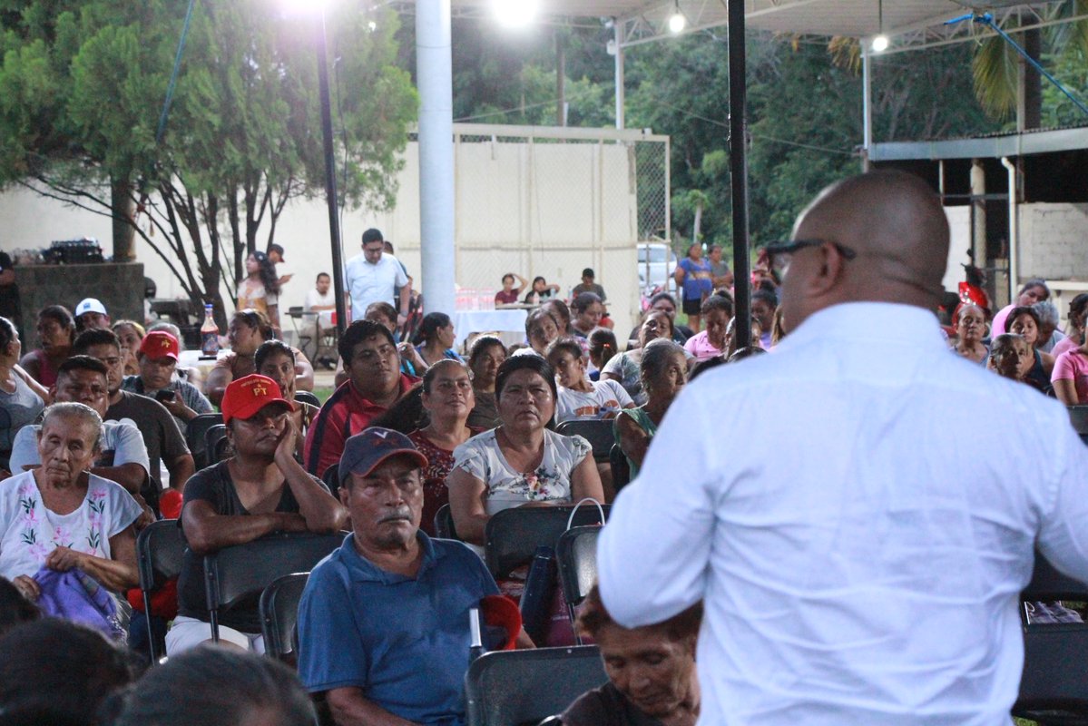DANTEMONTANO's tweet photo. Llegamos a San Pedro Mixtepec para encontrarnos con las y los habitantes de Bajos de Chila, fortalecer la organización y mantenernos cerca de la comunidad. Somos el Partido del Trabajo, un partido cercano al pueblo, organizado desde abajo y comprometido con transformar nuestra realidad.

Agradecemos el trabajo de nuestra compañera Merari Elizabeth Ramírez Mendoza, coordinadora del Distrito Local 23 de San Pedro Mixtepec, y de nuestro compañero Luis Silva, promotor municipal de afiliación, por hacer posible este encuentro.
