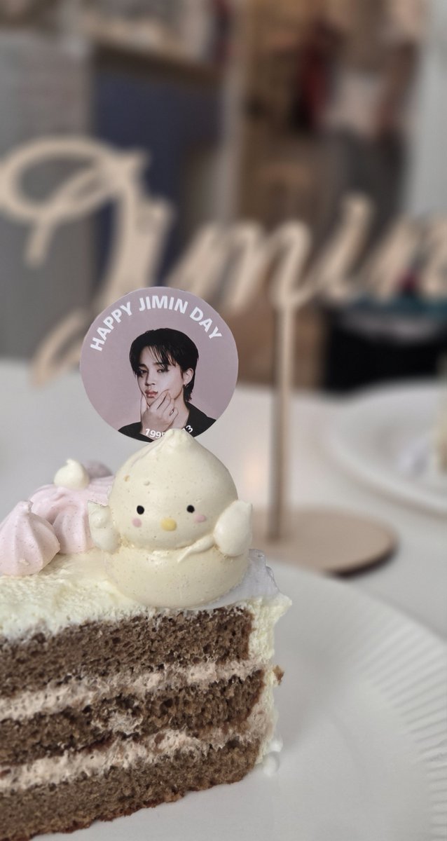 jujiamin1013's tweet photo. 사랑하는 우리 지민
생일 축하해🎂
우주에서 가장 행복하는
사람이 되길 버래💜

#디스이즈지민데이
#오늘의할일박지민생일축하 
#지민날1013못참지
#HappyJiminday https://t.co/f4yOCAux7v