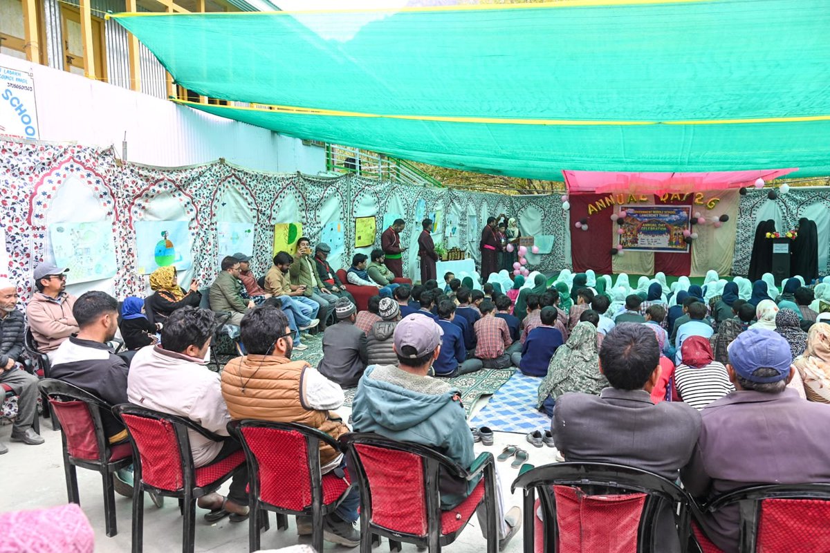 DIPR_Kargil's tweet photo. CEC Kargil, @drajaffer today attended the Annual Day celebration at Middle School Lankerchey Thang, the programme was attended by Councillor Lankerchey Ghulam Haider, Zonal Education Officer students, teachers and parents.

Read more at:
https://t.co/EsUSww2ZJK https://t.co/mYyzZSXqJq