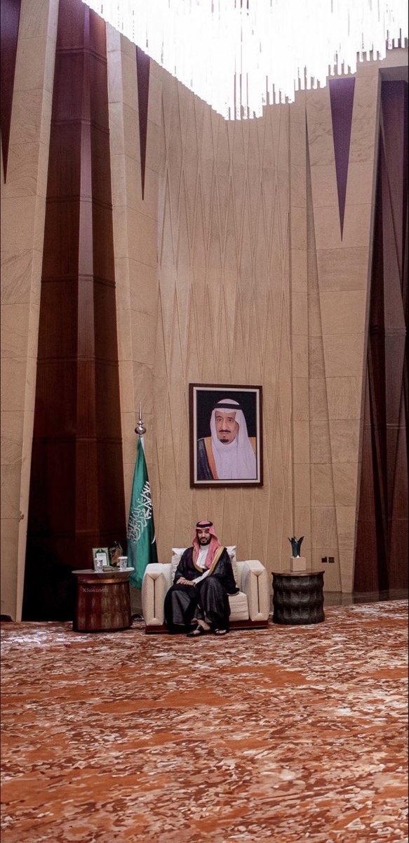 nassre_'s tweet photo. صمام للمجد الحقيقي ولا غير
ومن سطوته راس المعادين هاجد

على حماه اوجيه الامة طوابير
مابين مستنجد .. ومابين ناجد

محمد اللي صخّر الصعب تصخير 
اللي لرب البيت .. راكع وساجد 

انتم تشوفونه ولي عهد وامير 
وحنا نشوفه فوق هذي بووواجد .

#محمد_بن_سلمان‌ 
#الموتمر_الصحفي_الحكومي
#عاصمتنا_تبقي_امنه